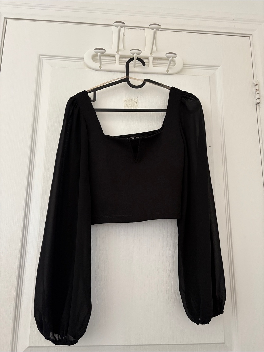 Elegant Black Square-Neck Balloon Sleeve Crop Top